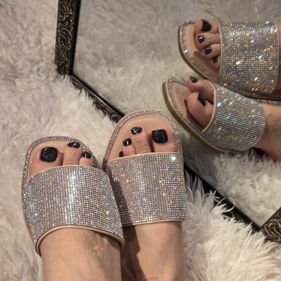 Womens Rhinestone Sandals - Picture 10 of 11